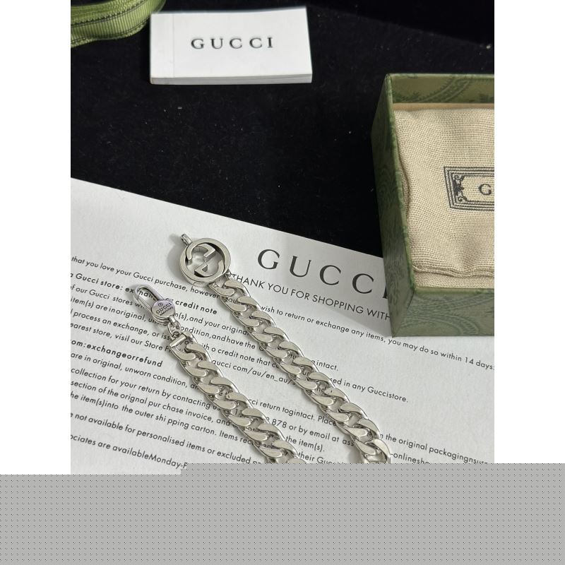 G*u*i bracelets